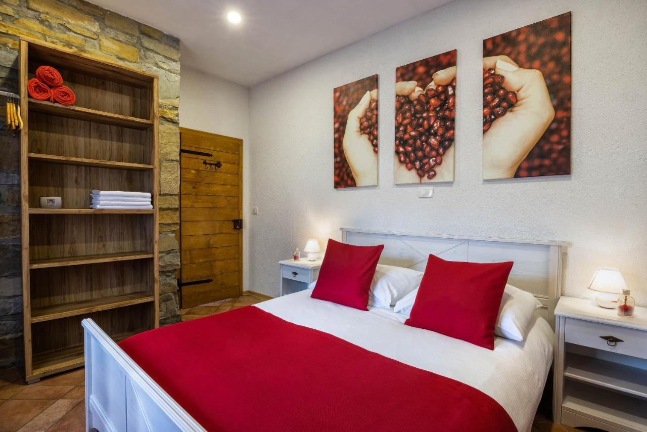 Touristfarm - Apartments "Red Fairytale" Marezige Exterior photo