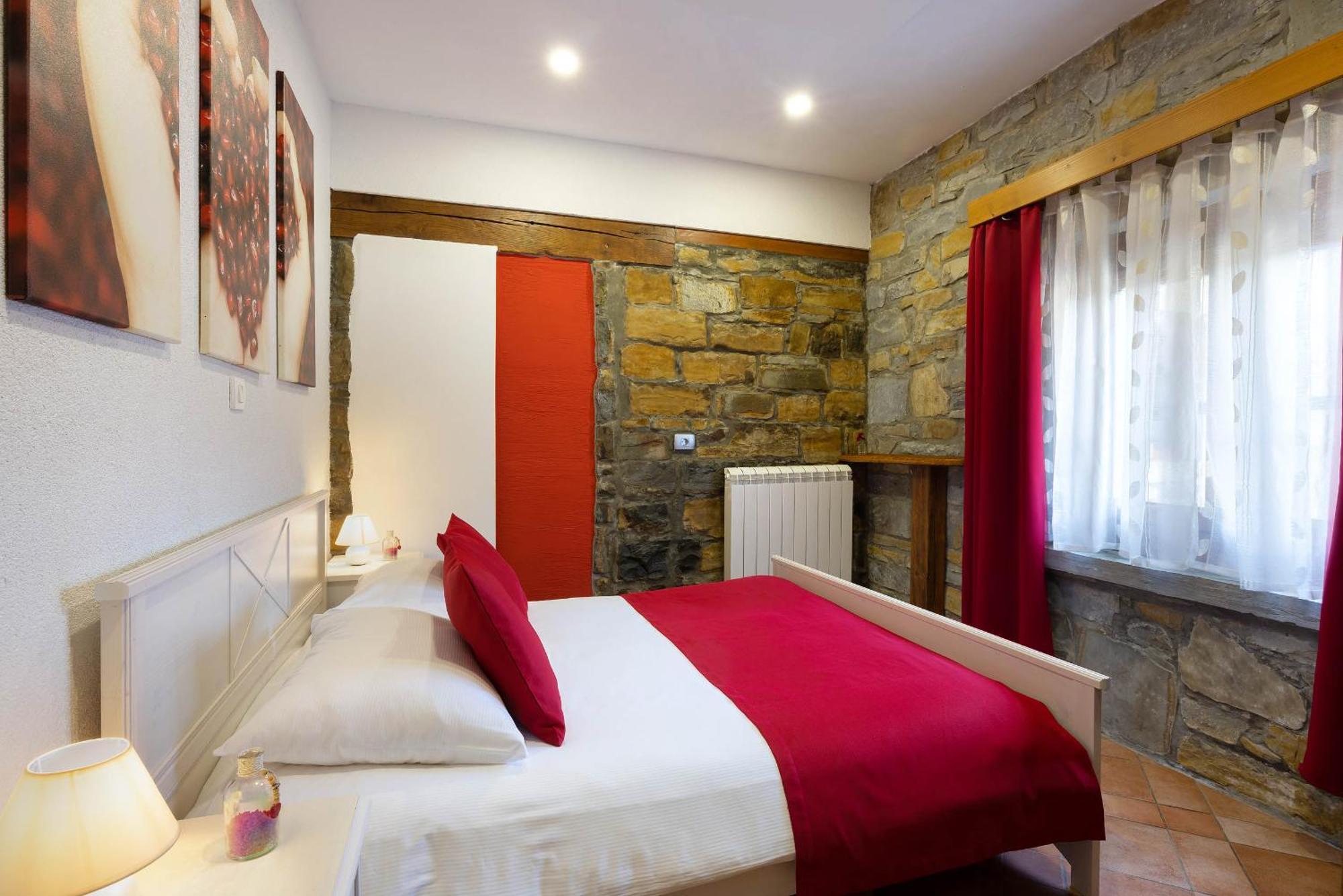 Touristfarm - Apartments "Red Fairytale" Marezige Room photo